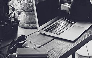 西甲赛场上，补时阶段刚开始的时候，场上气势一下子反转