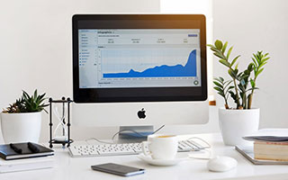 回看这场英超，换人完成后的十分钟内，一些细节后来被慢慢翻出